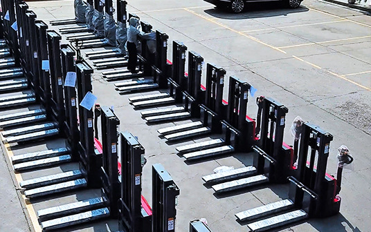 2025年2月28日，金葛完成了向美國(guó)的一位新客戶(hù)交付一批整柜堆高車(chē)，這標(biāo)志著一段前景光明的業(yè)務(wù)關(guān)系的開(kāi)端