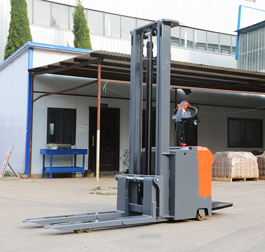 24V-2.0-Ton-Stand-on-Stacker03