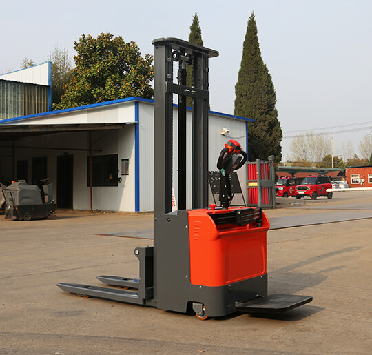 48V-2-Ton-Stand-up-Stacker03